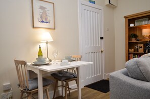 Interior - Seascape -  an apartment that sleeps 2 guests  in 1 bedroom (Kames)