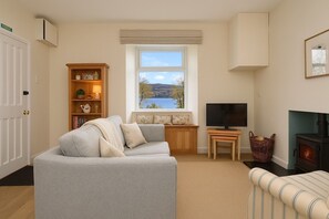 Smart TV, fireplace - Seascape -  an apartment that sleeps 2 guests  in 1 bedroom (Kames)