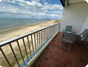 Property grounds - L'Océanide - sea-facing with air conditioning (Le Grau-du-Roi)