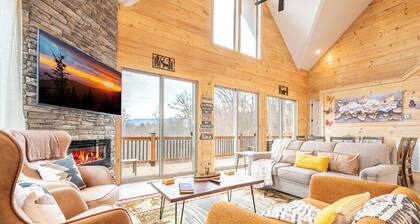 Amazing 3BD Cabin w/ LAKE Views! Theater + Hot Tub