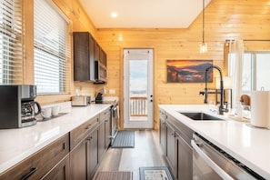Fridge, microwave, oven, stovetop - Amazing 3BD Cabin w/ LAKE Views! Theater + Hot Tub (Sevierville)