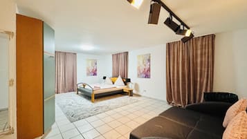 3 bedrooms, iron/ironing board, free WiFi, bed sheets