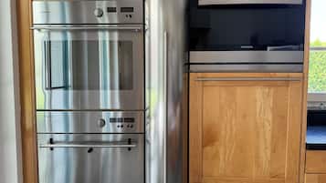 Kühlschrank, Ofen, Herdplatte, Geschirrspüler