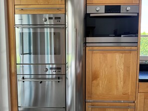 Fridge, oven, stovetop, dishwasher - Gelsenkirchen Appartement for 8P with Pool Garden (Gelsenkirchen)