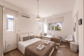 In-room safe, iron/ironing board, free WiFi, bed sheets - Protaras Seaside Villa Narcissos 2 (Protaras)