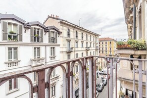 Property grounds - Elegant-Flat 5-Pax-Metro M1-Fast Wifi-AC & Balcony (Milano)