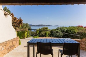 Outdoor dining - Romantic Getaway at the Mediterranean Sea (Porto Vecchio)