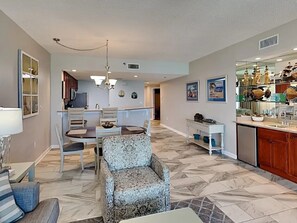 Dining - Gulf front shorter stays welcome, king bed, and fantastic rates! (Destin)