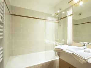 Towels - Odalys Référence Le Grand Panorama 1 by Interhome (Valmeinier)