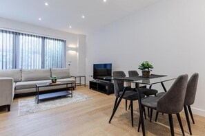 Interior - Aldgate East by Excel (London)