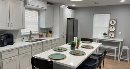 Cozy 3-bedroom house in beautiful Mission with 1 and 1/2 restrooms by Exp. 83.