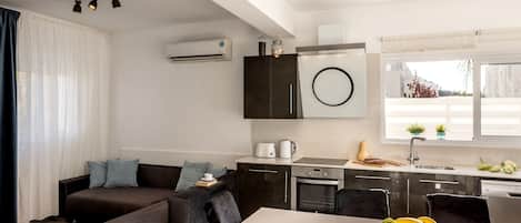 Microwave, dishwasher, coffee/tea maker, cookware/dishes/utensils