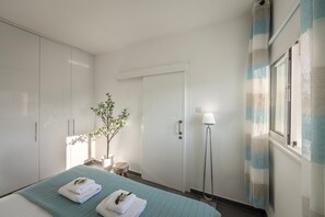 2 bedrooms, cots/infant beds, bed sheets - Protaras Villa Alina (Paralimni)