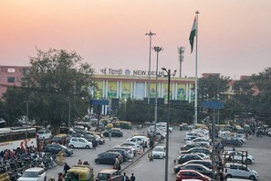 Parking - Transit POD Stay (New Delhi)