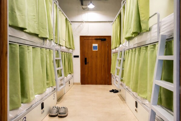 Free WiFi - Transit POD Stay (New Delhi)