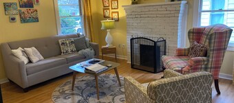 Pet friendly, adorable 3-bedroom bungalow in foodie town Raleigh!