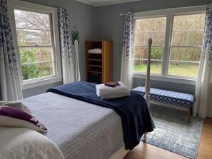 3 bedrooms, iron/ironing board, WiFi - Pet friendly, adorable 3-bedroom bungalow in foodie town Raleigh! (Raleigh)