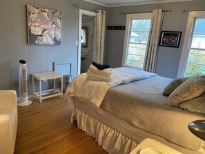 3 bedrooms, iron/ironing board, WiFi - Pet friendly, adorable 3-bedroom bungalow in foodie town Raleigh! (Raleigh)