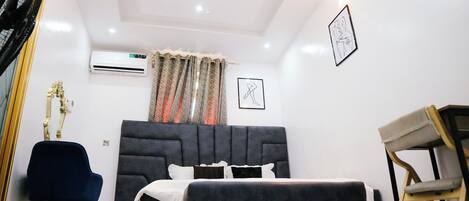 2 bedrooms, iron/ironing board, WiFi
