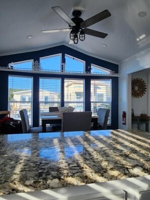 Dining - 2- bedroom getaway walking distance to shops, restaurants, beaches and more. (Jensen Beach)