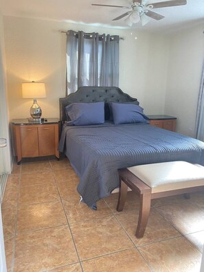 1 bedroom, iron/ironing board, Internet, bed sheets - Charming 1-bedroom house with AC in Port Richey (Port Richey)
