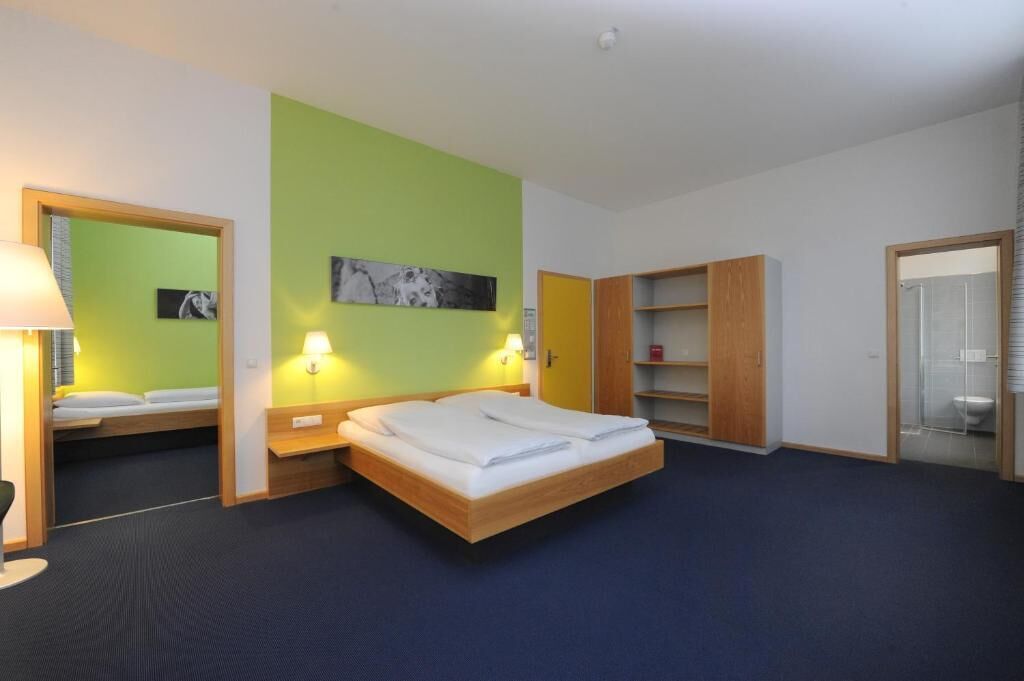 Free WiFi, wheelchair access