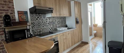 Réfrigérateur, micro-ondes, four