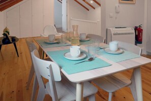 Dining - A Window to Porto - Fabulous apartment by the River (Porto)