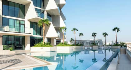 High-End 1BR - Private Pool & Views