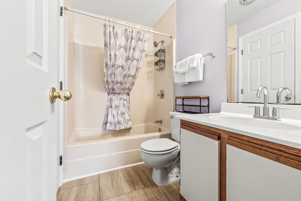 Shower, hair dryer, towels - Baytree 28G - Beautiful 2 BR Condo (Little River)
