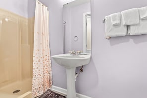 Shower, hair dryer, towels - Baytree 28G - Beautiful 2 BR Condo (Little River)