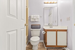 Shower, hair dryer, towels - Baytree 28G - Beautiful 2 BR Condo (Little River)