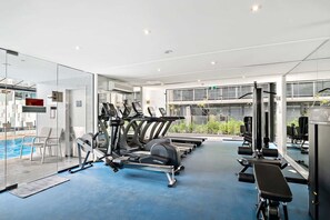 Fitness facility - Stylish Southbank Apartment with On-Site Parking (Southbank)