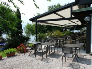 Outdoor dining - Hotel Lido   (Limone Sul Garda)