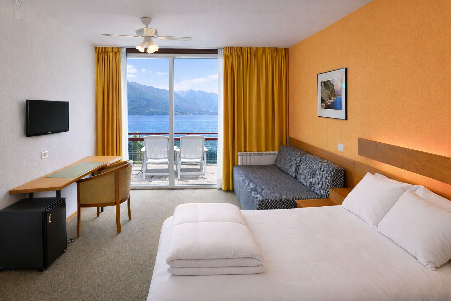 Standard Room, Balcony, Lake View, Top Floor | In-room safe, desk, free WiFi