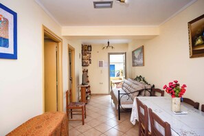 Interior - Spacious 2 Bd Detached House in Kefalonia w Patio (Lixouri)