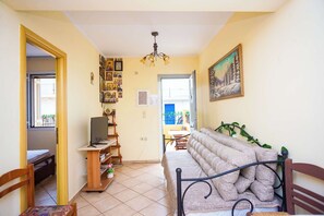 TV - Spacious 2 Bd Detached House in Kefalonia w Patio (Lixouri)