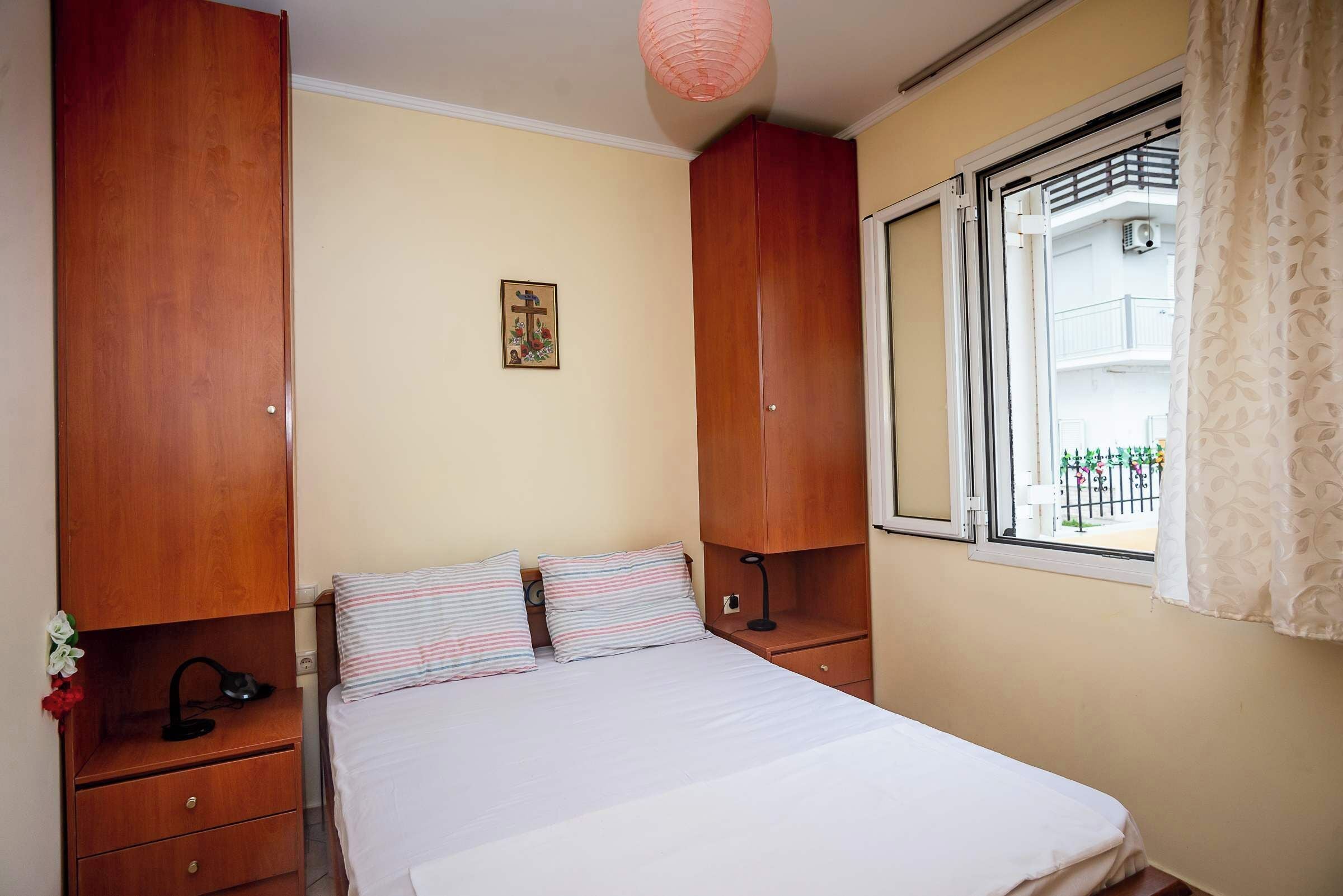 2 habitaciones, tabla de planchar con plancha, wifi y ropa de cama 