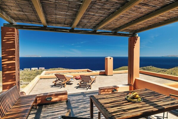 House | 1 bedroom - Front Row Seat to the Aegean by Neuvel (Kea)