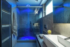 House - Elegant and Private Living by Neuvel (Vari-Voula-Vouliagmeni)