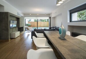 House - Elegant and Private Living by Neuvel (Vari-Voula-Vouliagmeni)