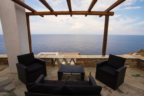 House | 3 bedrooms - Sunrise Stone Villa With Jacuzzi (Kea)