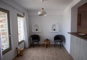 House | 3 bedrooms - Sunrise Stone Villa With Jacuzzi (Kea)