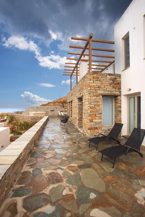 House | 3 bedrooms - Sunrise Stone Villa With Jacuzzi (Kea)