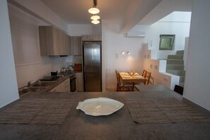 House - Sunrise Stone Villa With Jacuzzi (Kea)