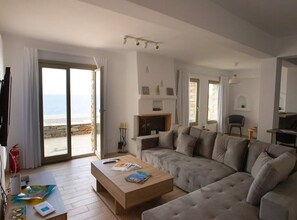 House | 3 bedrooms - Sunrise Stone Villa With Jacuzzi (Kea)