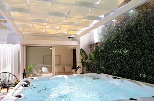 Coastal Charm by Neuvel