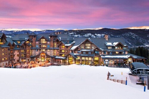 Beautiful Grand Lodge on Peak 7 Suite - Ski-In & Ski-Out - Family Friendly