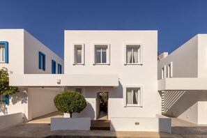 Villa | 4 bedrooms - Protaras Seaside Villa Narcissos 2 (Paralimni)