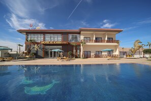 A hotel with a swimming pool, a sign reading "Motel El Karim", and a statue of a horse. - HOTEL EL KARIM (Isly)